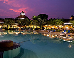 Traders Hotel Singapore 03 Pool